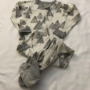 (Like new) Burts Bees Baby Zip Up Tree Print Pajamas